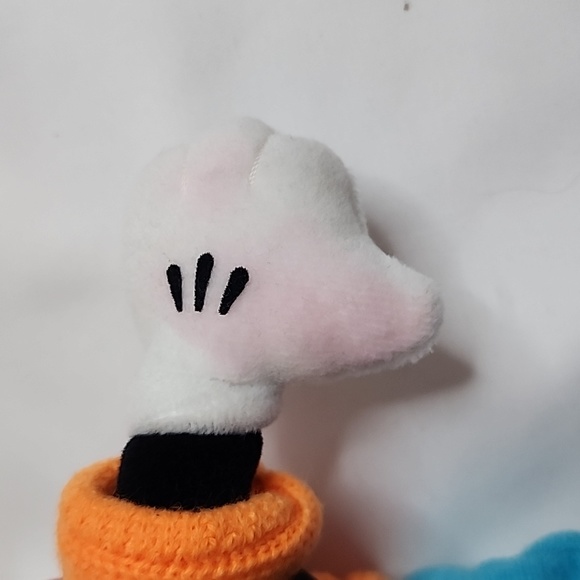 Vintage NWT Disney Where the Magic Begins Goofy Plush Beanie - Picture 6 of 10